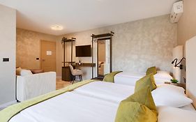 Pula City Center Accommodation - Breakfast Included